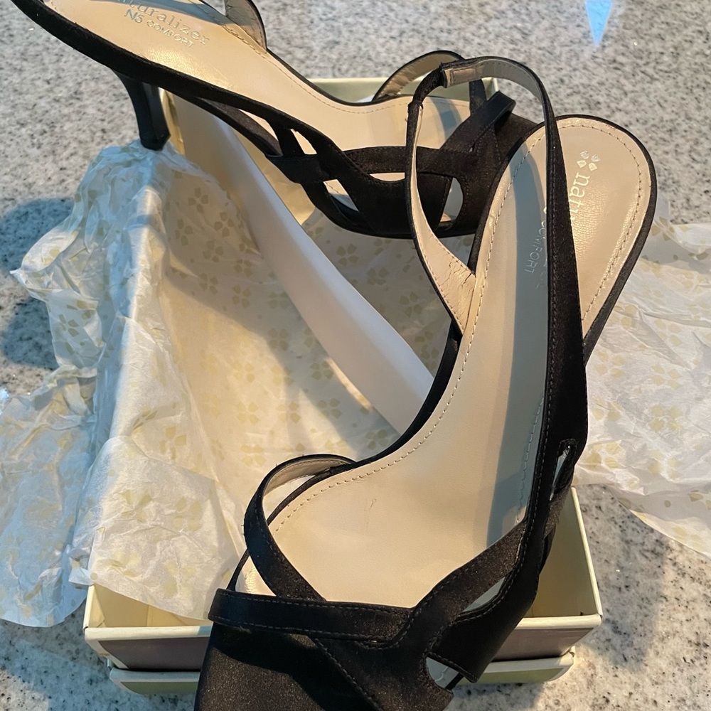 Women’s Naturalizer Kadie Black Satin Fabric Strappy Sandals Size 9 M